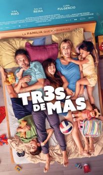 Tres de más